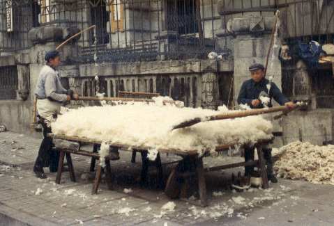 Cotton Spinners, Chongqing (Photo) (25k)