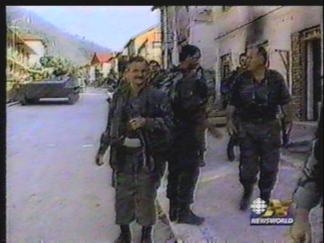Mladic and his troops (57k)